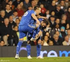 百分组合！湖人赢球海报：詹姆斯和东契奇大笑庆祝瞬间成为封面